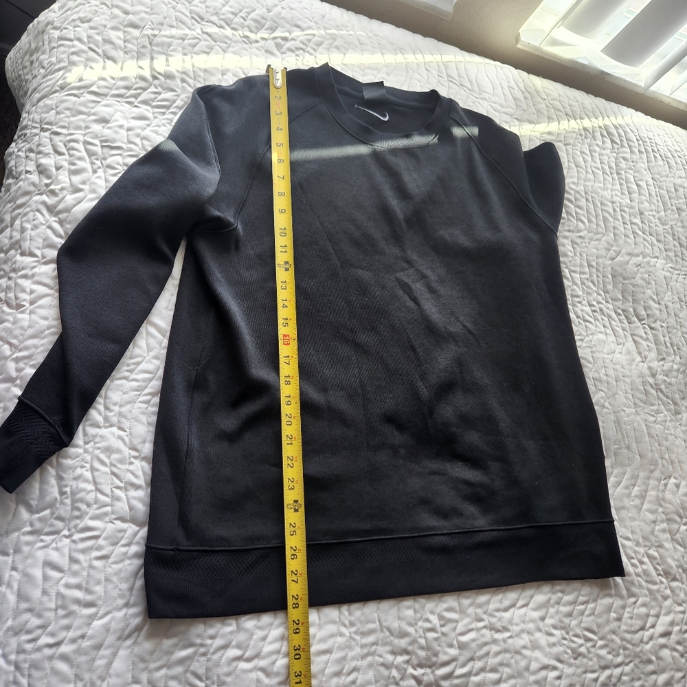 Nike top - Picture 2 of 8